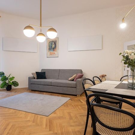 Stylish Old Town Apartment By Easybnb Praha Bagian luar foto