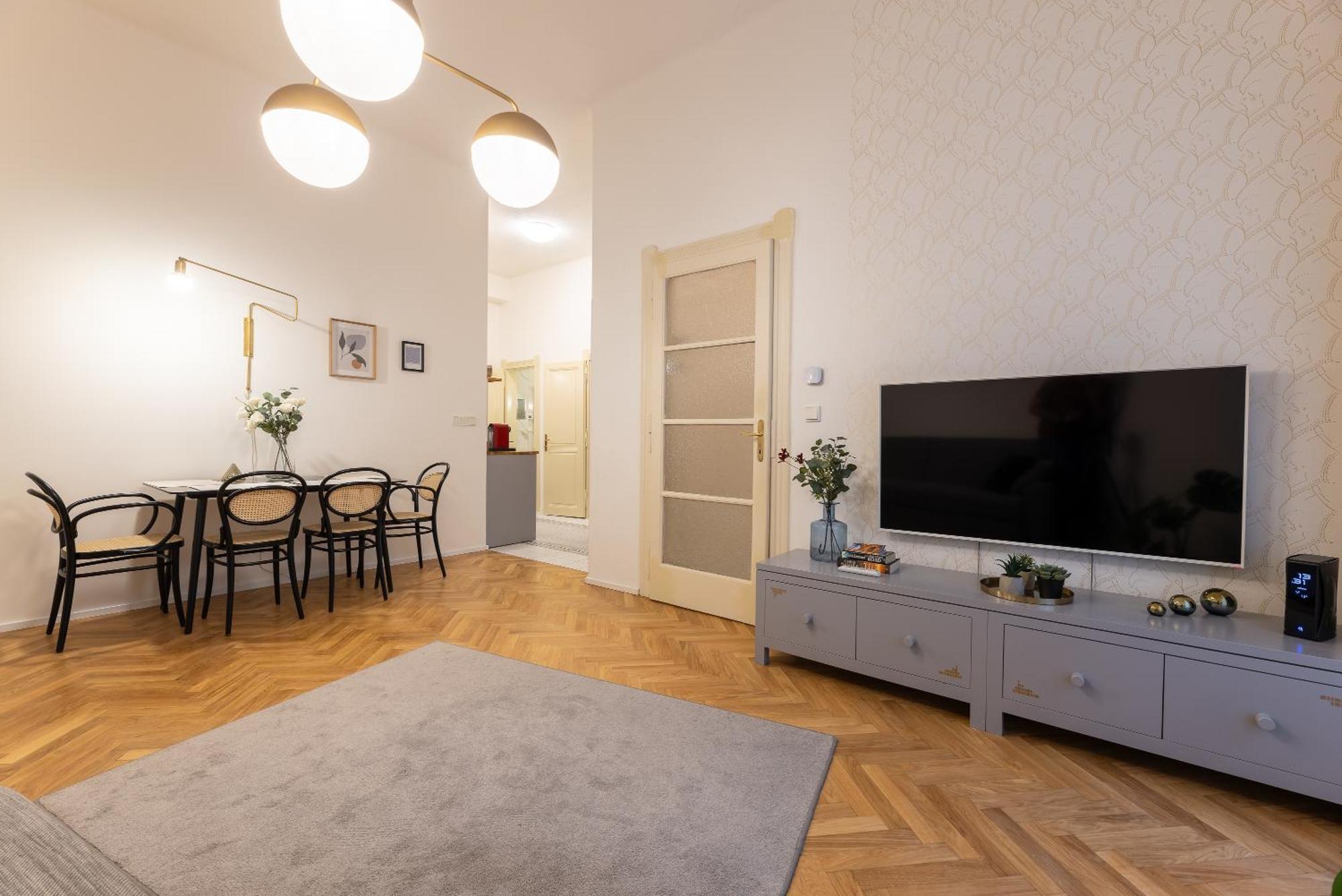 Stylish Old Town Apartment By Easybnb Praha Bagian luar foto